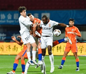 爱游戏欢迎页-UFC友谊赛焦点战：海滨麒麟队强势反弹泰山旋风队，客场强势带走胜利。防守强度拉满