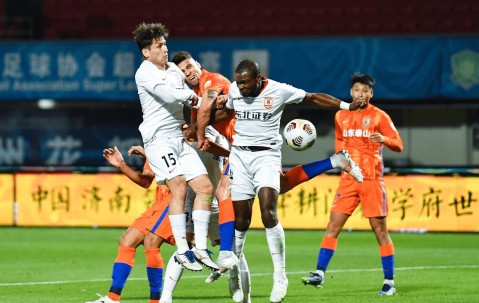 爱游戏欢迎页-UFC友谊赛焦点战：海滨麒麟队强势反弹泰山旋风队，客场强势带走胜利。防守强度拉满